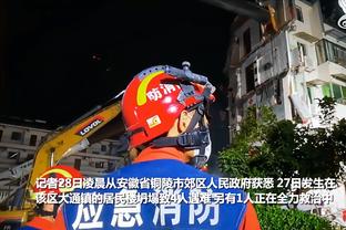 加蒂本场数据：乌龙送礼，2解围，2拦截，评分6.4分全场最低